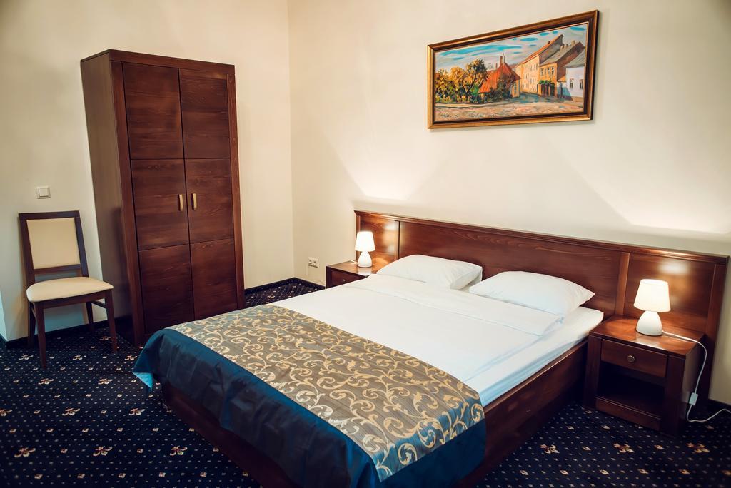 Boutique Hotel Villa P Uzhhorod Room photo