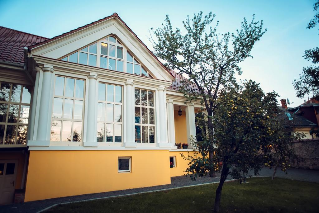 Boutique Hotel Villa P Uzhhorod Exterior photo