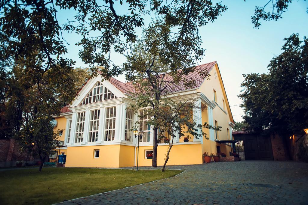 Boutique Hotel Villa P Uzhhorod Exterior photo