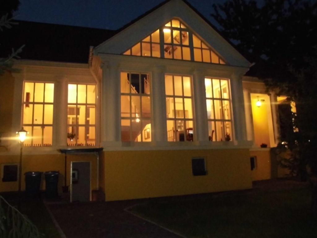 Boutique Hotel Villa P Uzhhorod Exterior photo